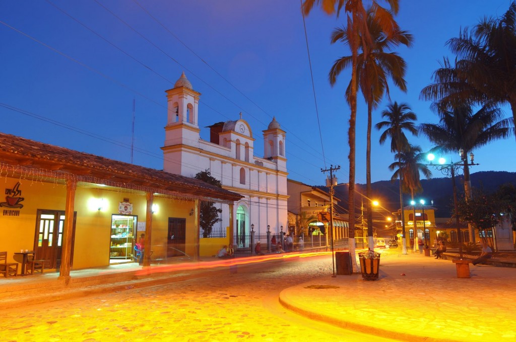 Street in Copán at night.