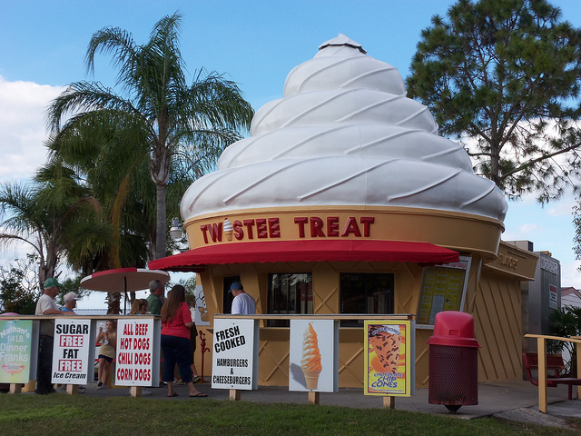 The Twistee Treat ice cream stand shaped like a soft-serve cone.