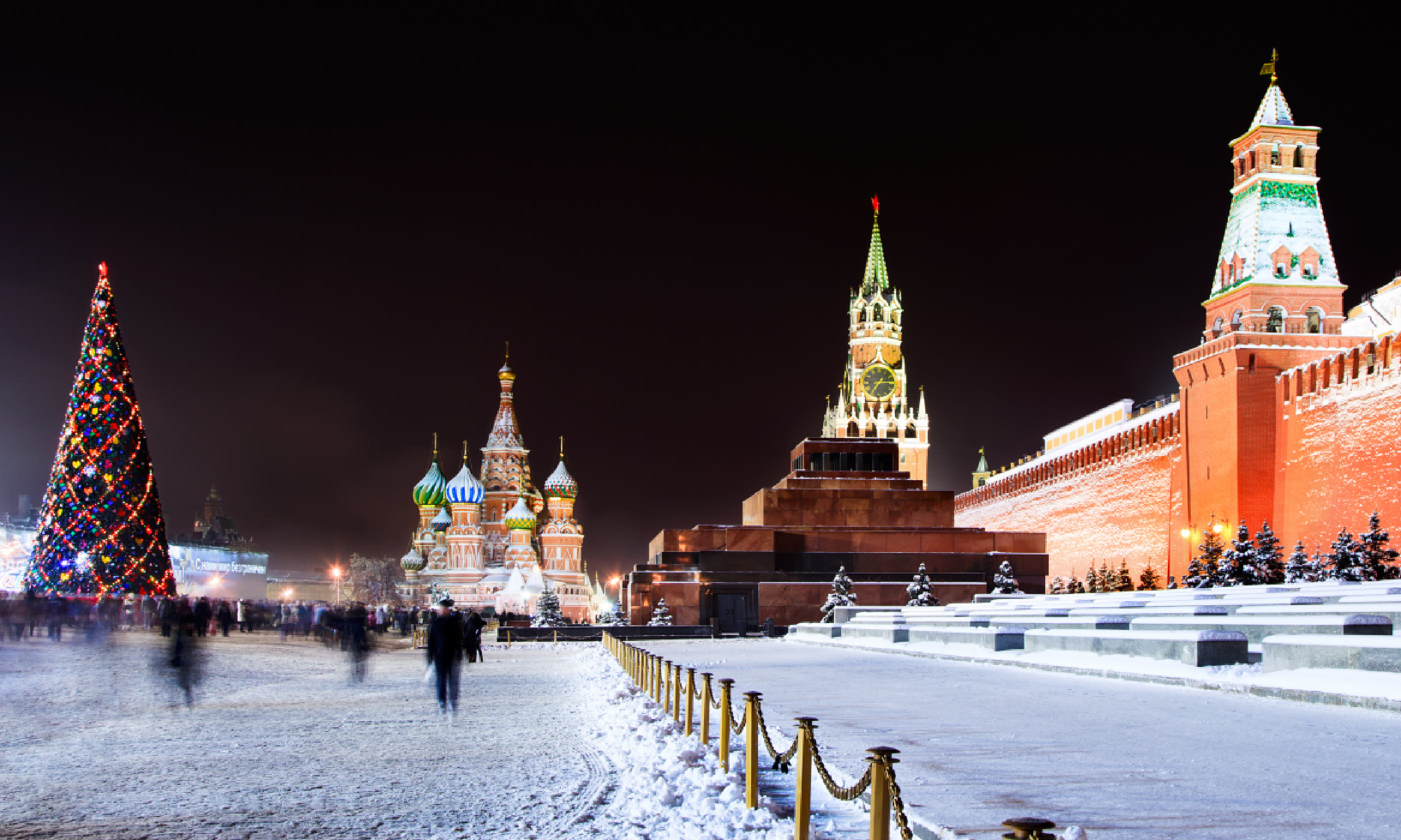 Night view of the Red Square (Shutterstock)