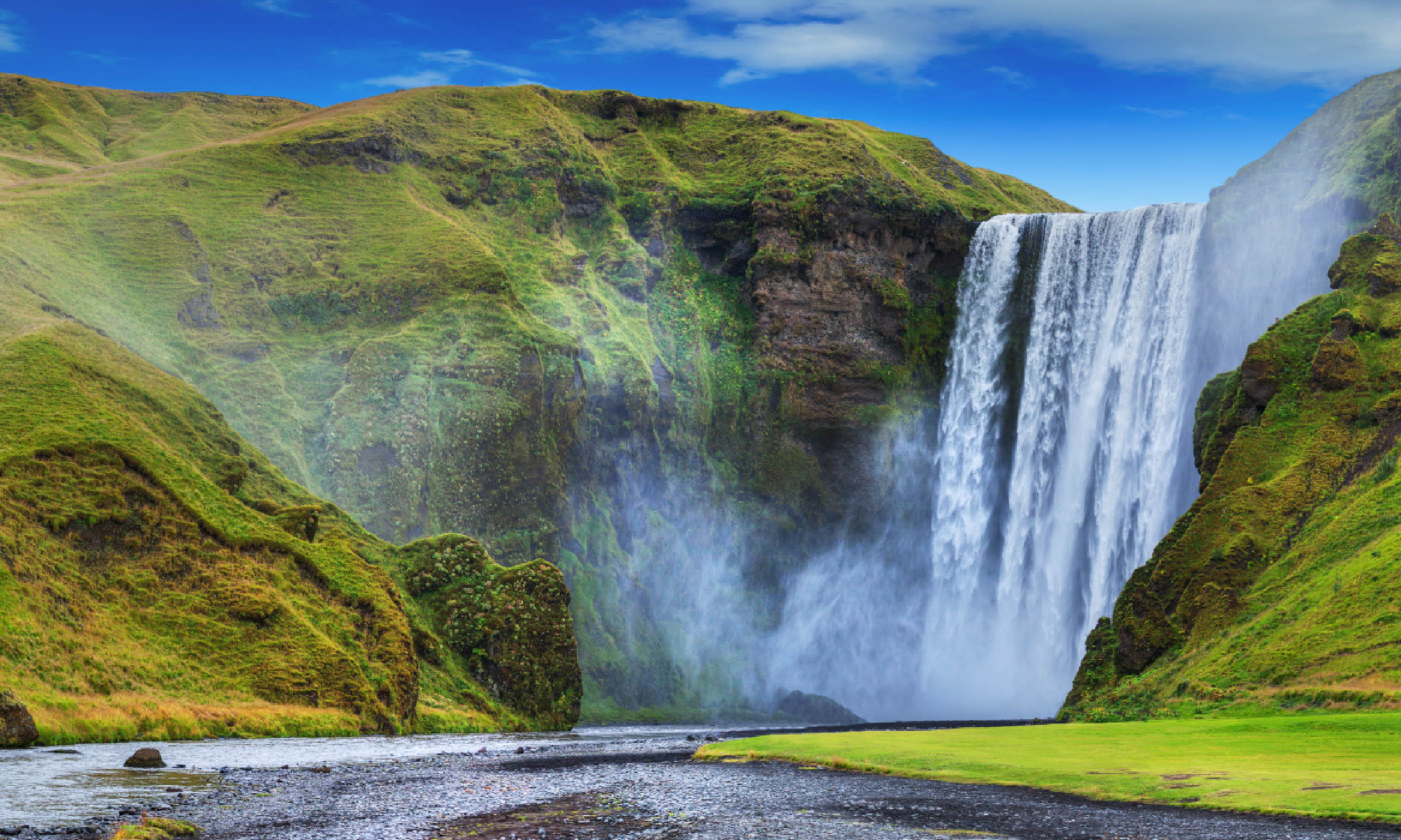 Seljalandsfoss falls, Iceland (Shutterstock)