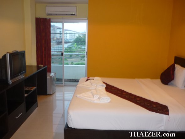 standard room at Great Residence Hotel, Bangkok airport