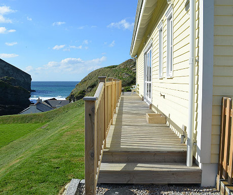 Special Feature Yellow Cottage Trebarwith Strand Cornwall
