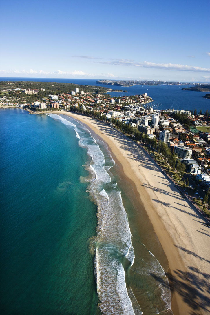 Manly Beach is straight, with golden sand, and faces directly on the open ocean.