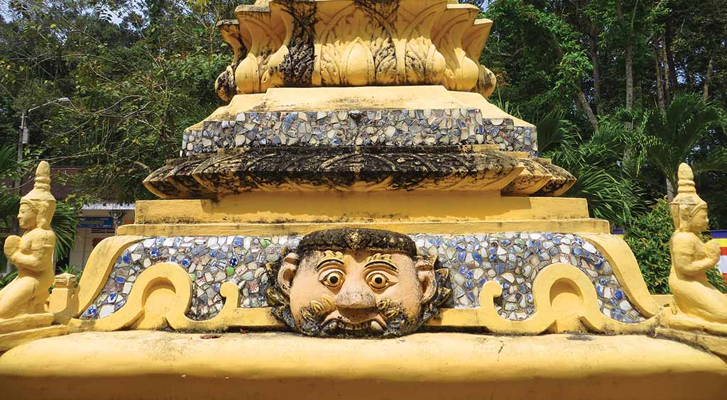 Stupas at Ang Pagoda. Photo © Dana Filek-Gibson.