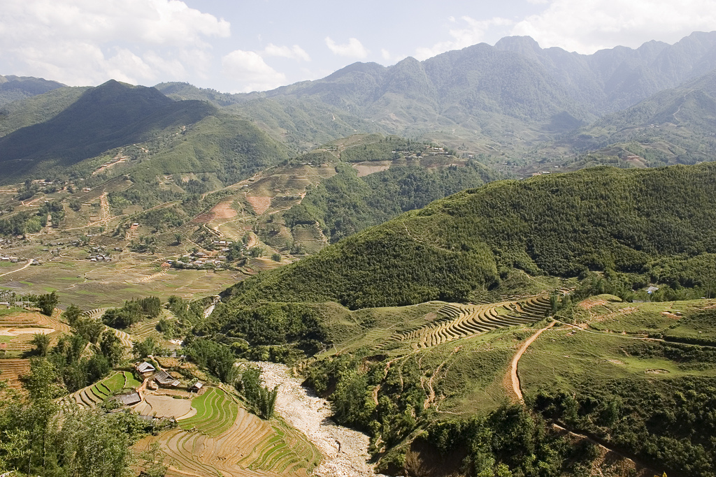 The peaks and valleys of Sapa. Photo © <a href="https://www.flickr.com/photos/pruzicka/328523177/">Petr and Bara Ruzicka</a>, licensed Creative Commons Attribution.