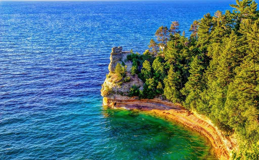 Miner's Castle in Pictured Rocks National Lakeshore, Michigan. Photo © ehrlif/123rf.