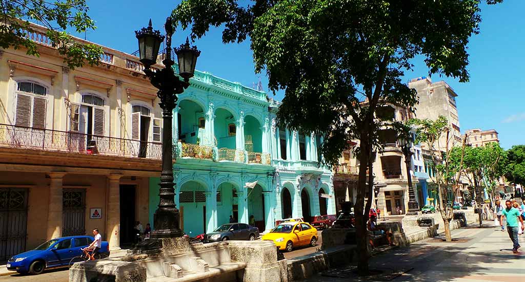 Colonial architecture as seen on a Havana street. Photo © <a href="https://www.flickr.com/photos/gareth1953/15032257404/">Gareth Williams</a>, licensed Creative Commons Attribution.