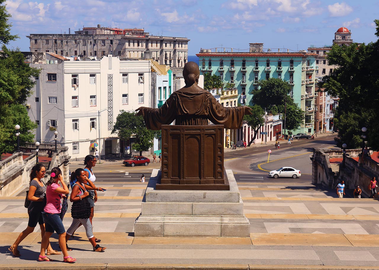 Statue of the Alma Mater atop the Escalinata. Photo © Christopher P. Baker.