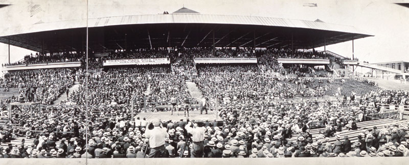 Black and white photograph of a crowd of spectators watching a boxing match in 1915 Havana.