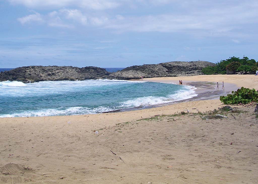 Playa Mar Chiquita in Manatí. Photo © Suzanne Van Atten.