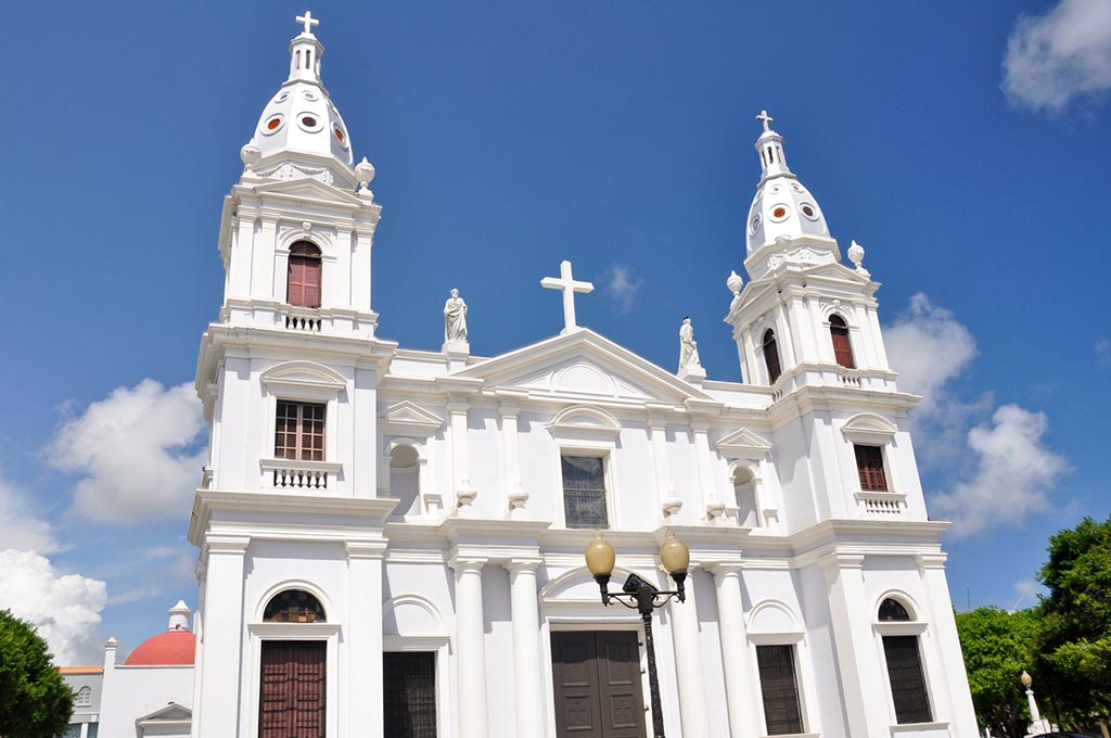 Catedral de Nuestra Señora de Guadelupe in Ponce. Photo © Alberto Loyo/123rf.