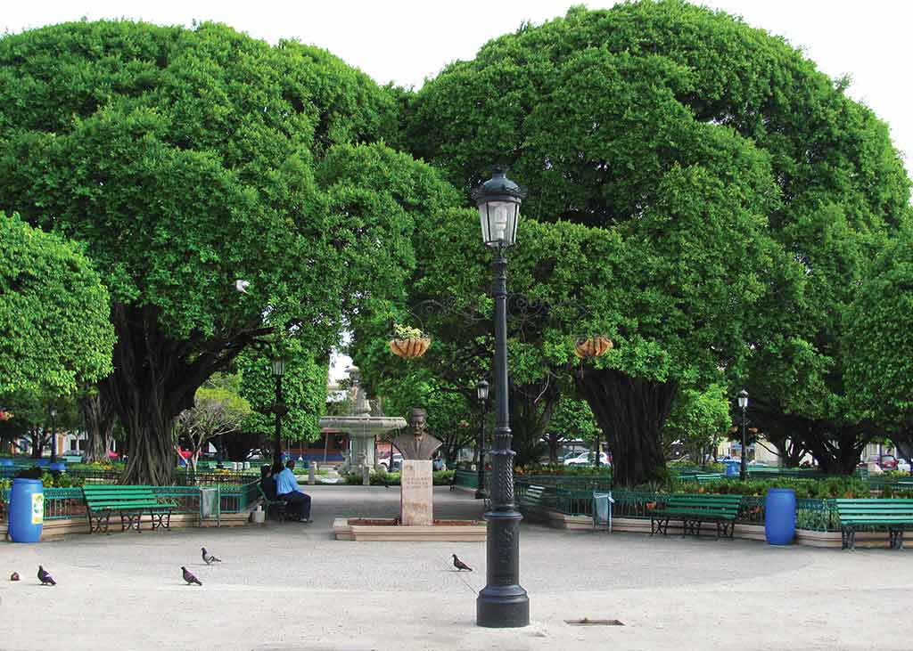 Plaza de Recreo Cristóbal Colón, Guayama's central plaza. Photo © Suzanne Van Atten.