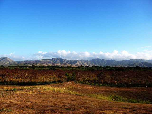View of the southern mountains along the road at Coamo. Photo © Elizabeth Aguilar, licensed Creative Commons Attribution No-Derivatives.