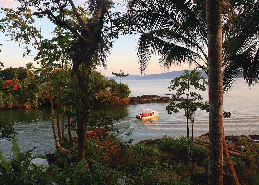 Scuba divers set out from the Águila de Osa Inn at Drake Bay. Photo © Christopher P. Baker.