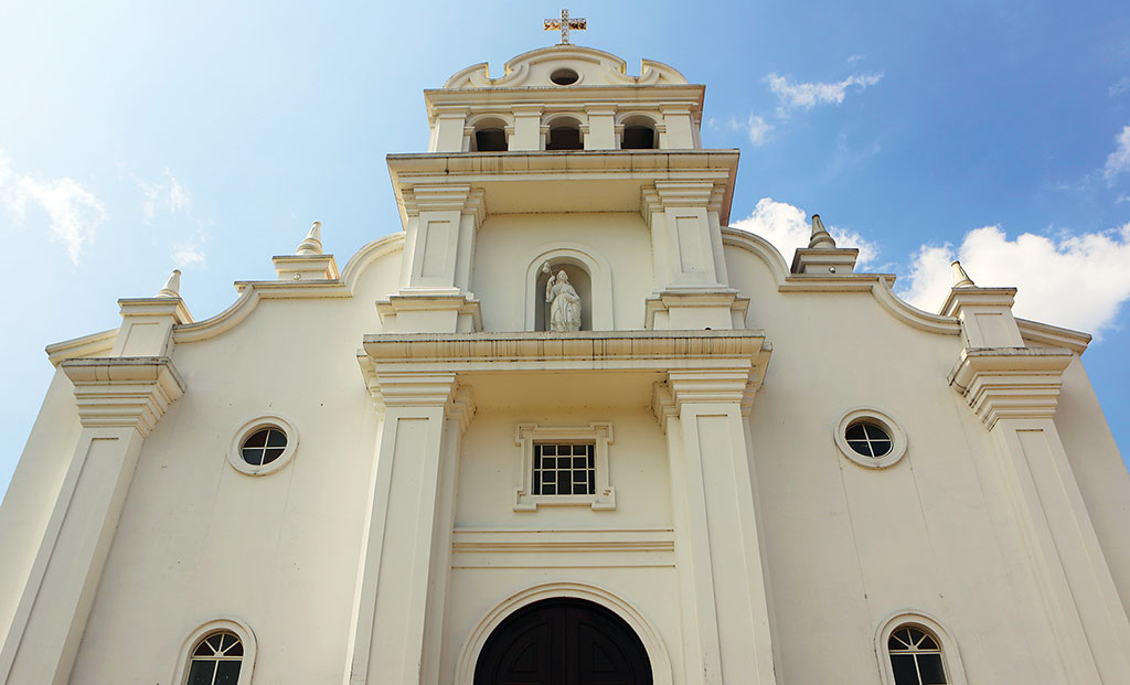 Colonial-era church in San Rafael de Escazú. Photo © Christopher P. Baker.