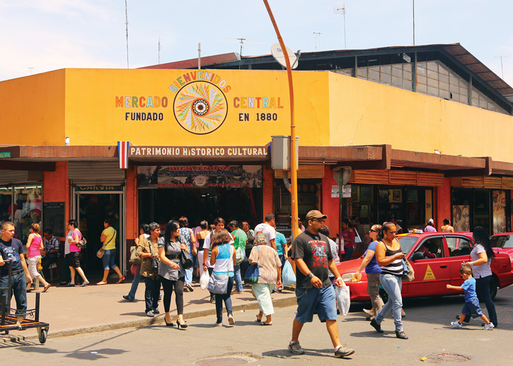 Customers entering and browsing the Mercado Central.