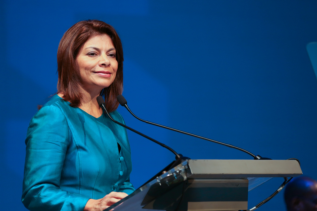 President Laura Chinchilla stands at a podium ready to give a speech.