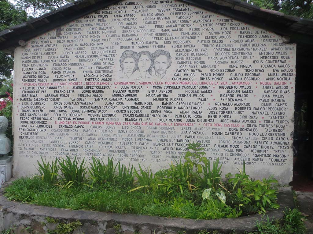 Civil war memorial in Cinquera. Photo © Jaime Jacques.