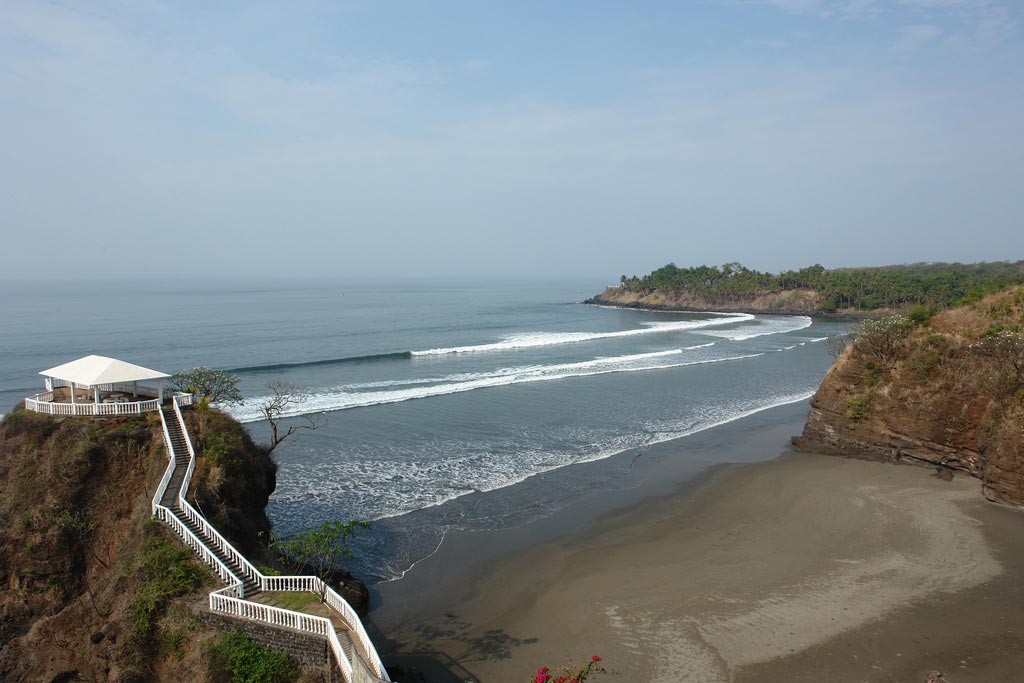 Playa Las Flores. Photo © <a href=https://www.flickr.com/photos/24578225@N08/3361291991/">Jorge Lazo</a>, licensed Creative Commons usage.