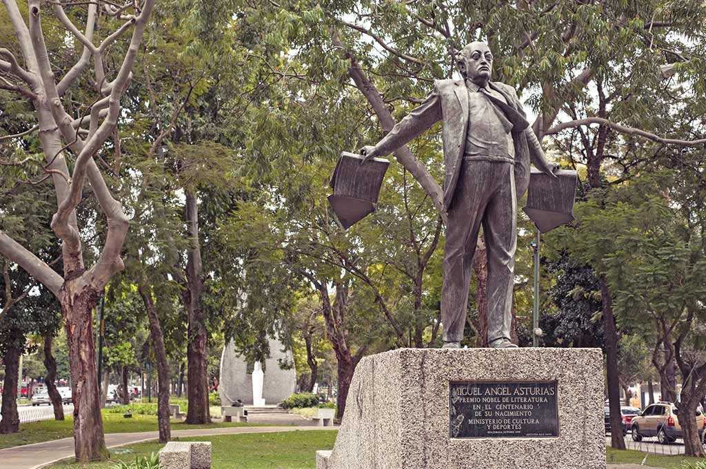 A statue of Nobel Prize laureate Miguel Ángel Asturias on Avenida La Reforma. Photo © Al Argueta.