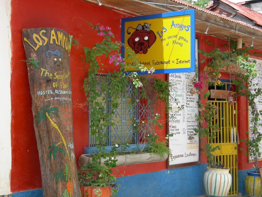 Los Amigos Youth Hostel in Flores. Photo © <a href="https://www.flickr.com/photos/jsbarrie/854464090">John Barrie</a>, licensed Creative Commons usage.