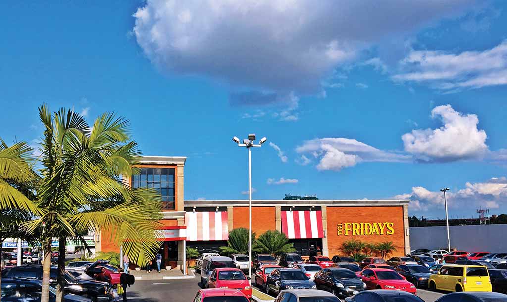 Parque Comercial Las Majadas shopping mall in Guatemala City. Photo © Al Argueta.