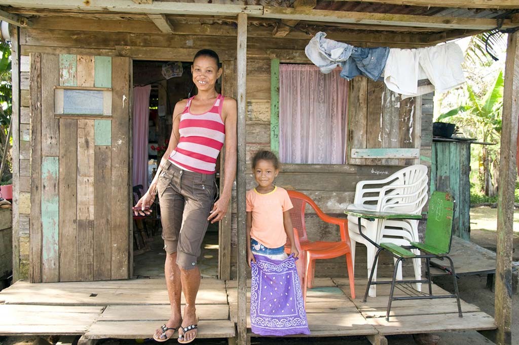 A mother and daughter standing on their porch in Nicaragua. Photo © Robert Lerich/123rf.