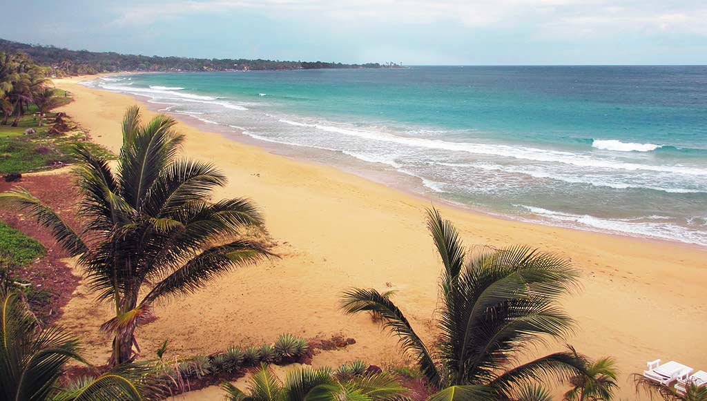 Long Beach on Big Corn Island. Photo © Elizabeth Perkins.