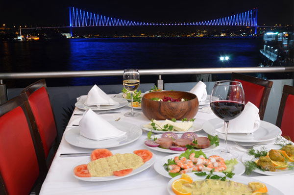 Dining outside with an amazing evening view at Çengelköy Iskele Restaurant.