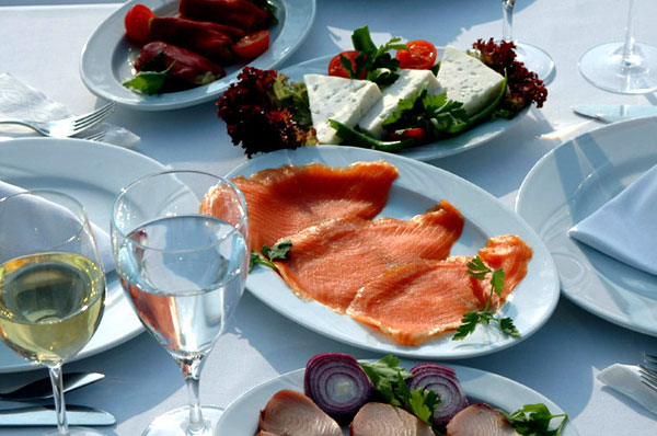 Seafood dishes on a table at Çengelköy Iskele Restaurant