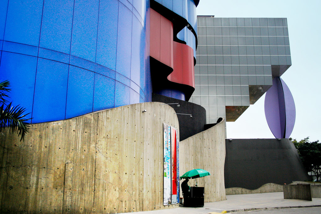 Streetview of the Insituto's colorful and curved modern architecture.