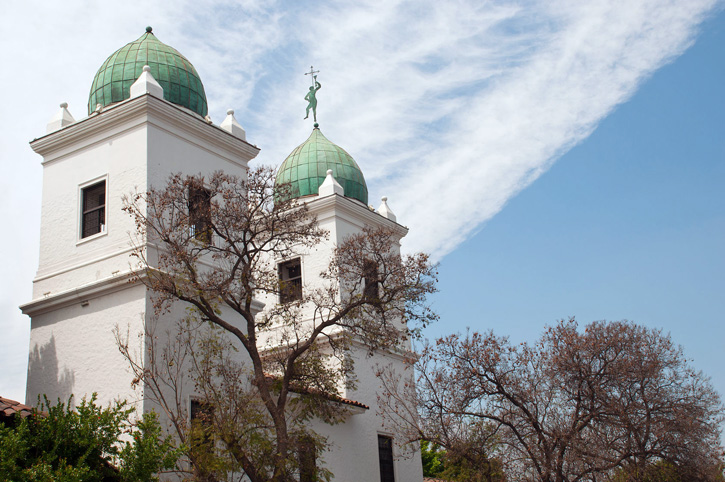 The twin domes of Iglesia y Convento San Vicente Ferrer de los Dominicos.