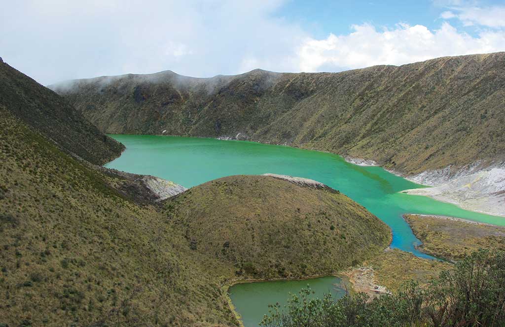 View from the path to Laguna Verde. Photo © Andrew Dier.
