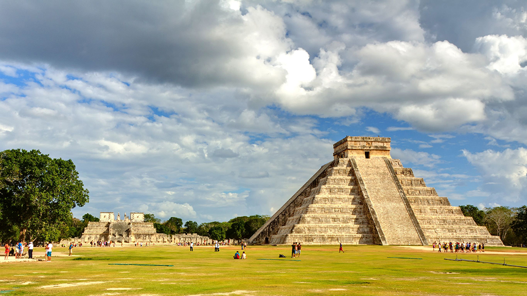 The Maya ruins of Chichén Itzá. Photo © manganganath/123rf.