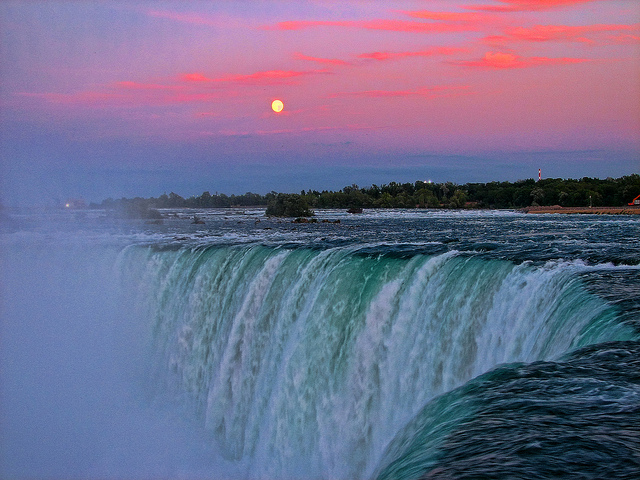 Experience the romantic mystique of the falls in a quick weekend getaway.