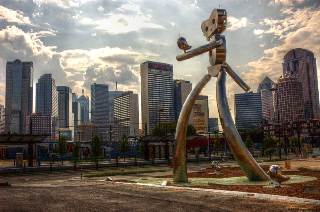 Walking Tall, part of the Traveling Man sculpture series in Dallas' Deep Ellum neighborhood. Photo © Bill Chance, licensed Creative Commons Attribution.