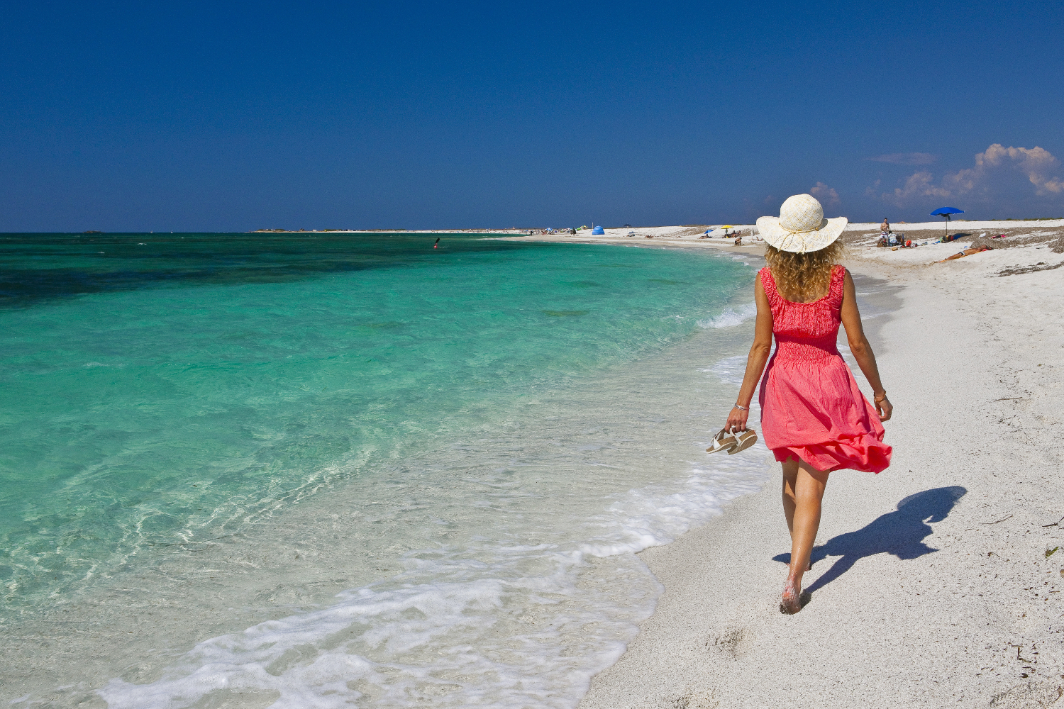 Strolling along the beautiful quartz sands of Is Arutas