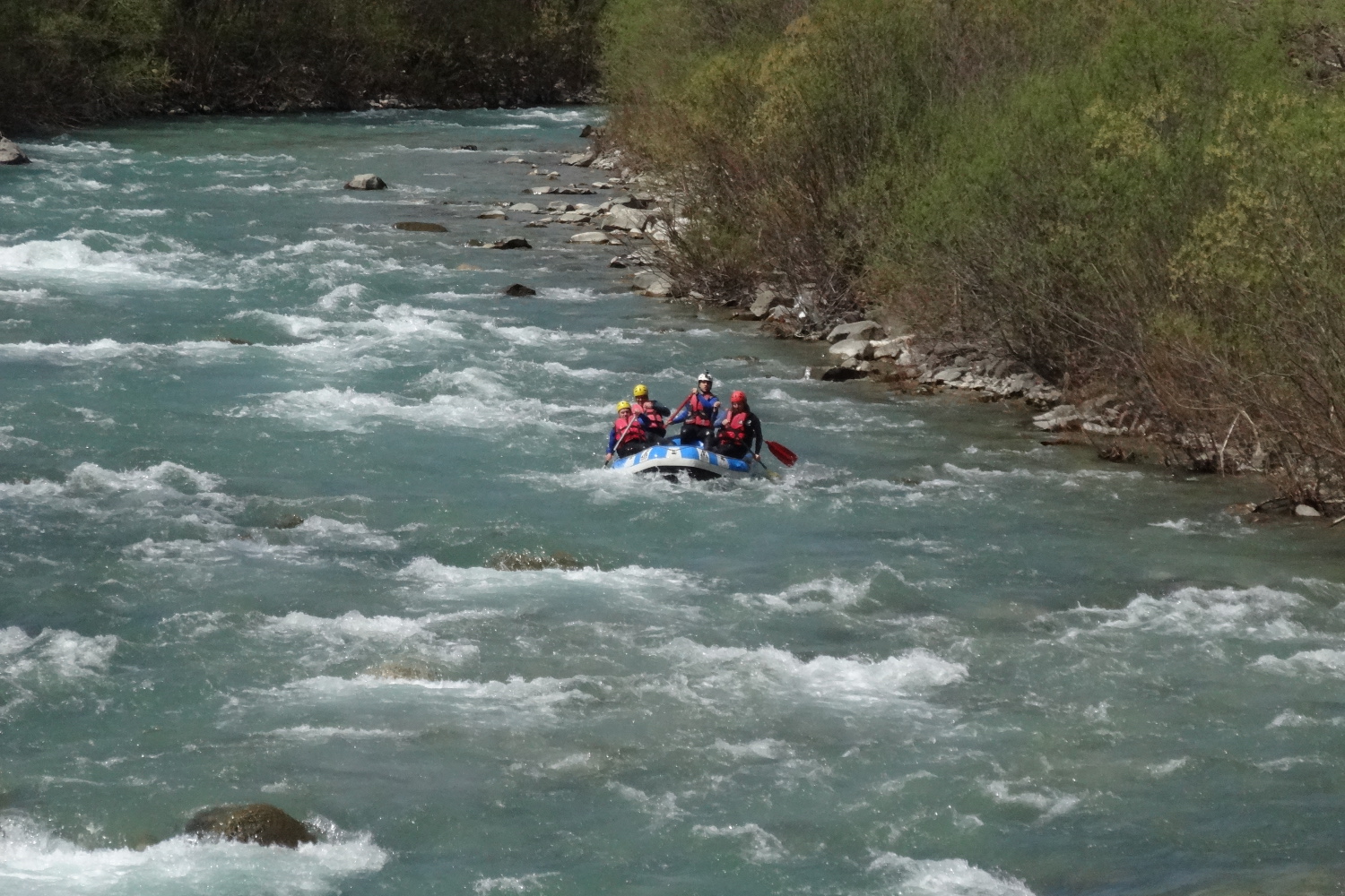 Rafting the rapids of Ionas River, the Meteora © courtesy of Visit Meteora