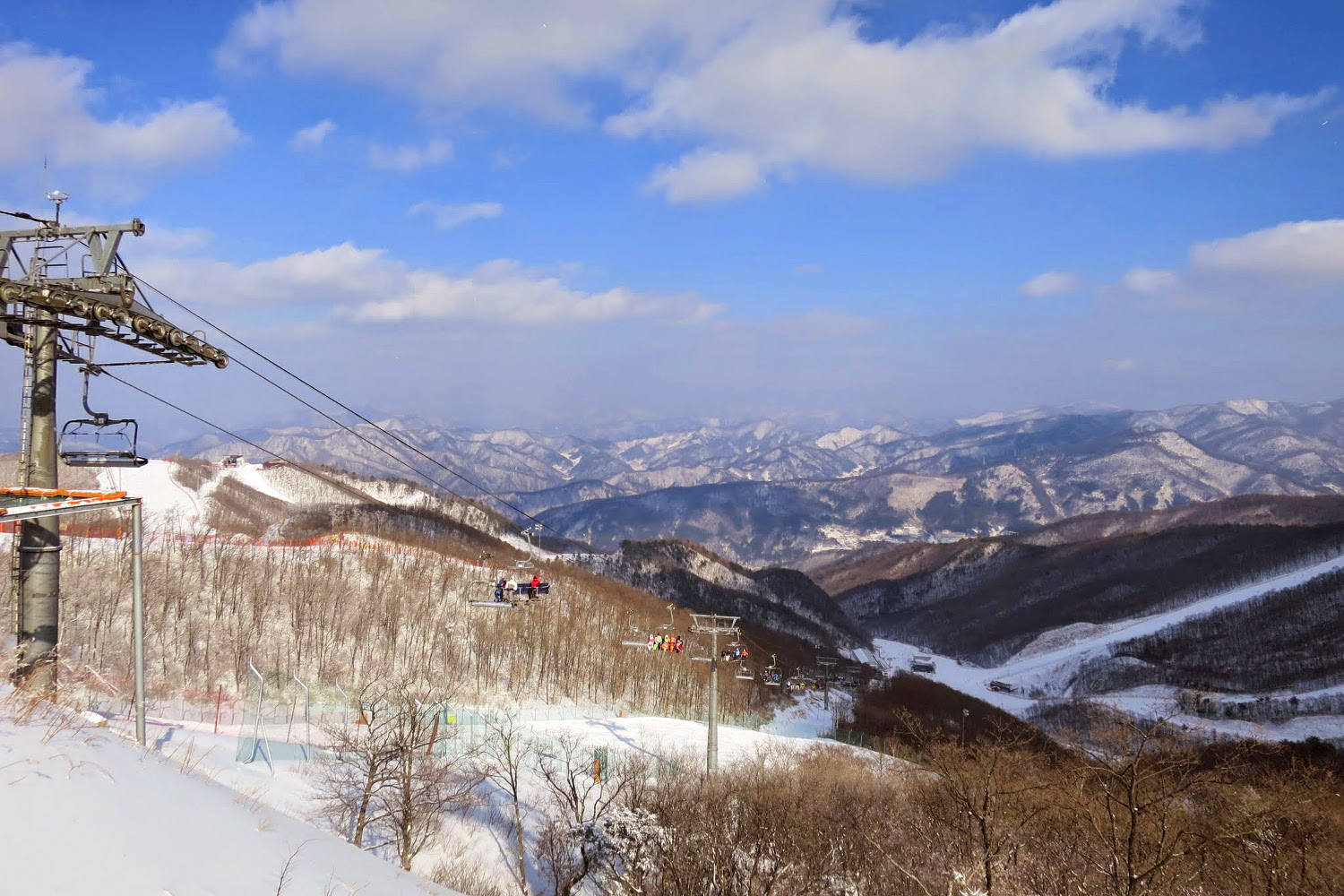 High1 boasts wide slopes and stunning views over the Taebaek Mountains. Image by Megan Eaves / Lonely Planet