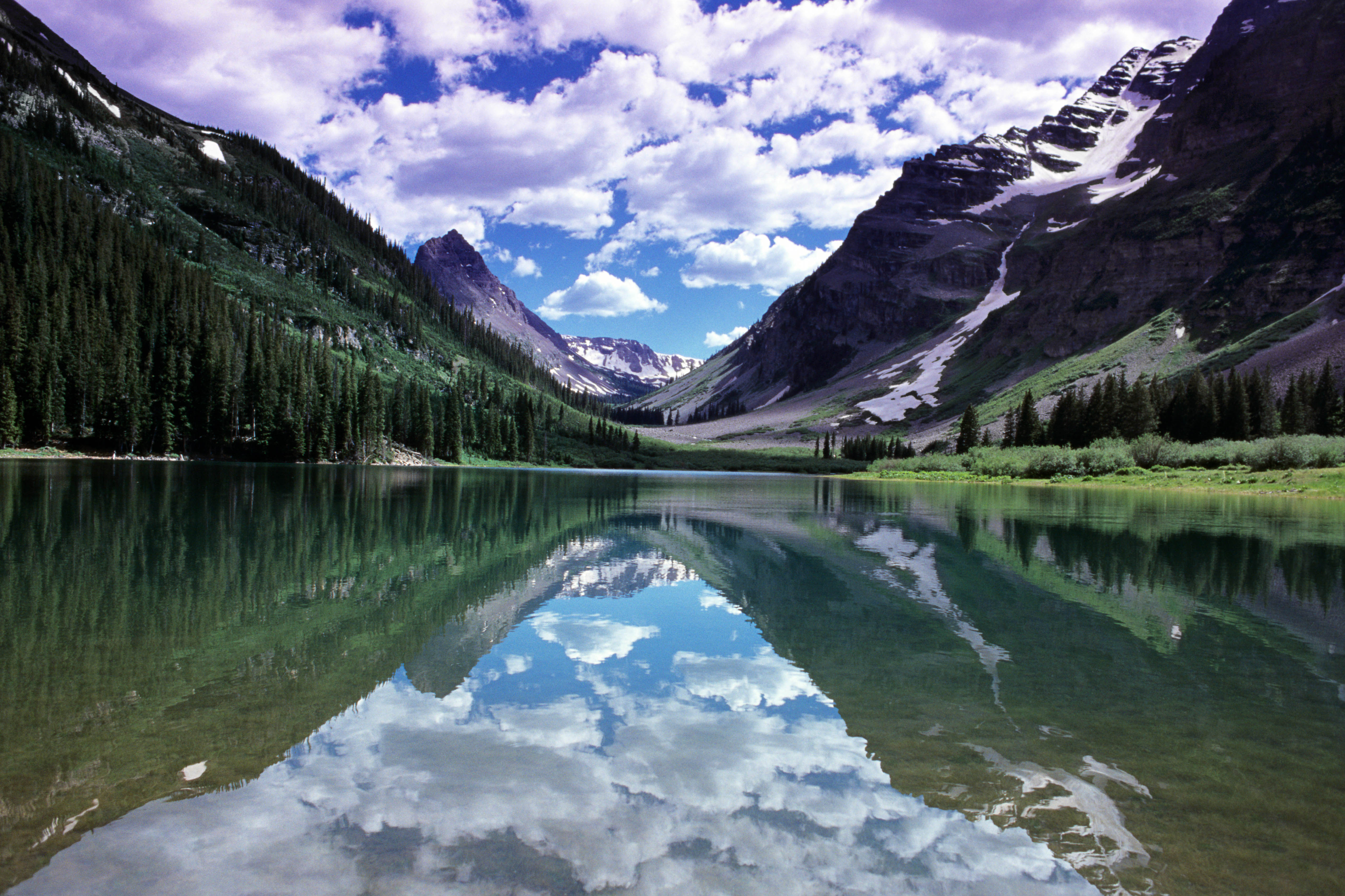 The twin 14ers (mountains over 14,000ft) of Maroon and North Maroon Peak. Image by Mark D Callanan / Getty