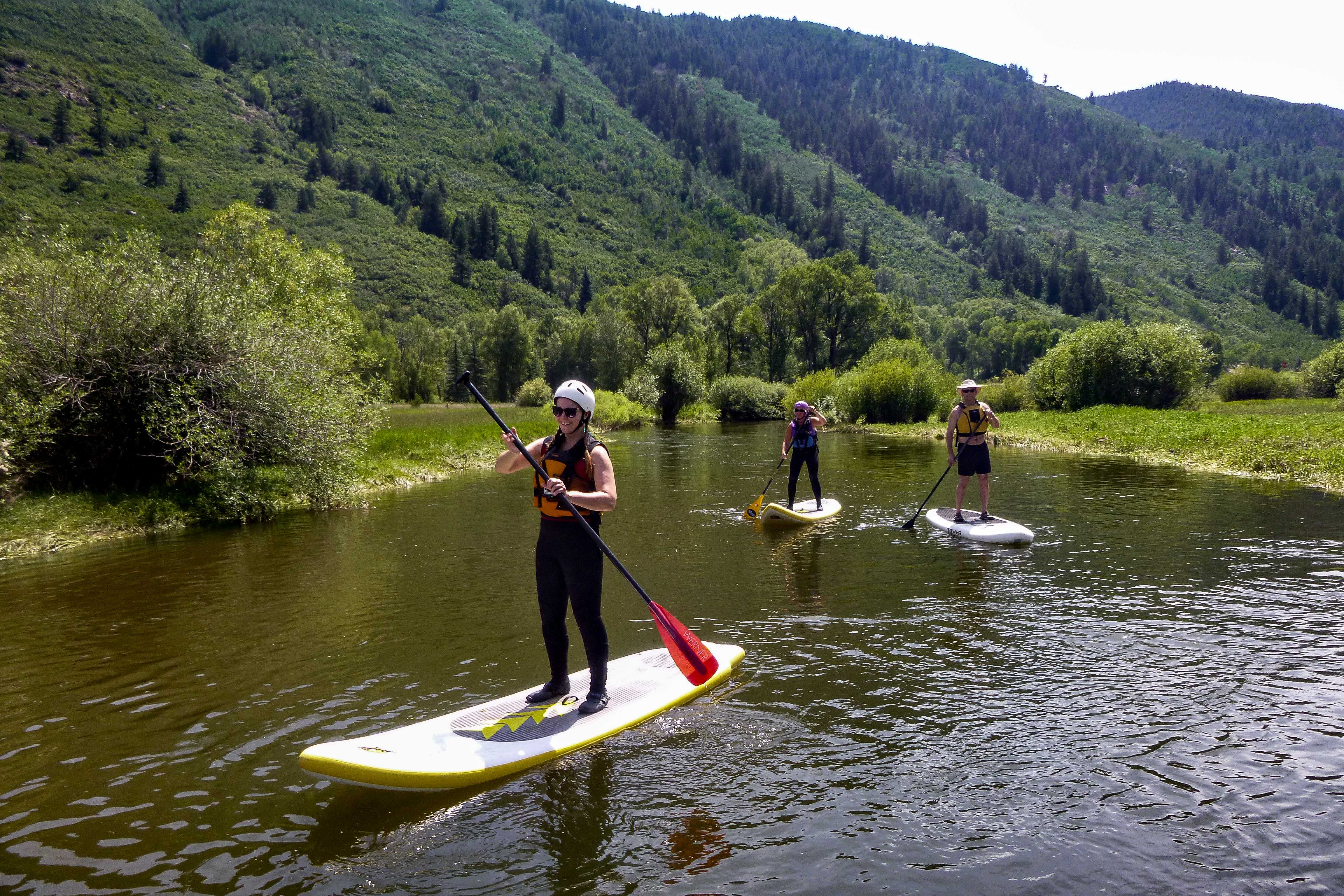 Beginner paddleboarders should take to calm waters, and sections of the Roaring Fork River are, surprisingly, perfect for this. Image by Emma Sparks / Lonely Planet