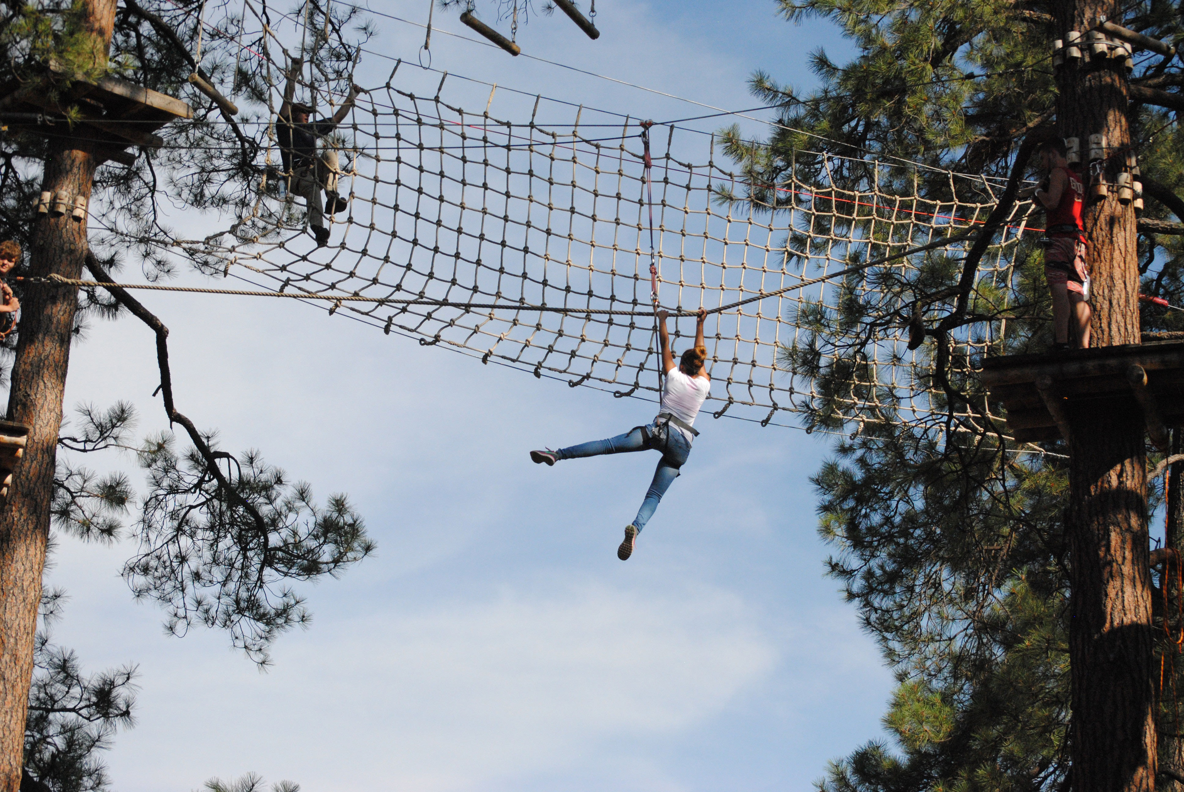 Ziplines and hanging nets are among the obstacles available at Fort Tuthill County Park. Image by Mimi Cummins / CC BY 2.0
