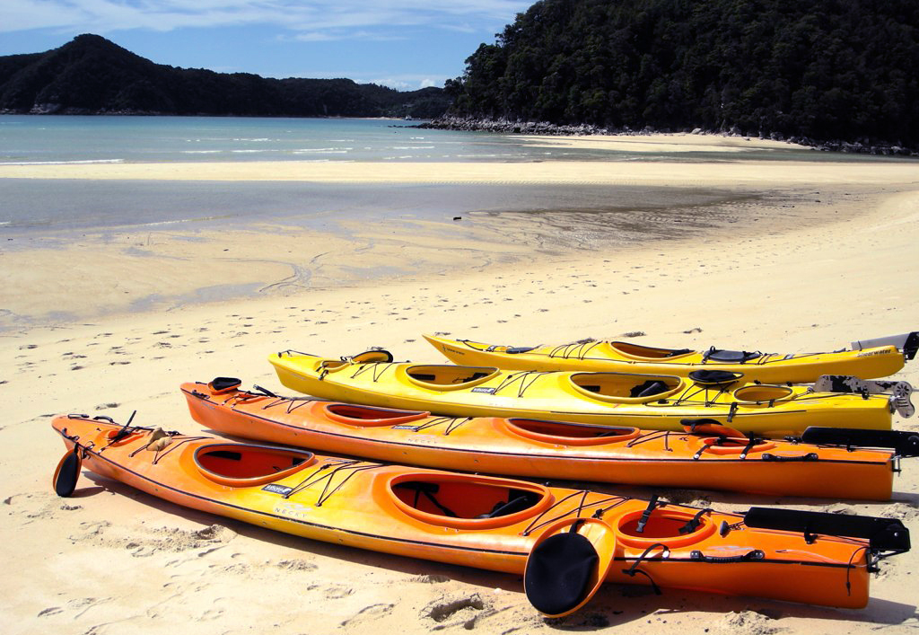Blue skies, calm waters and kayaks: there's no better way to explore the coast of Abel Tasman National Park. Image by Madeleine Deaton / CC BY 2.0