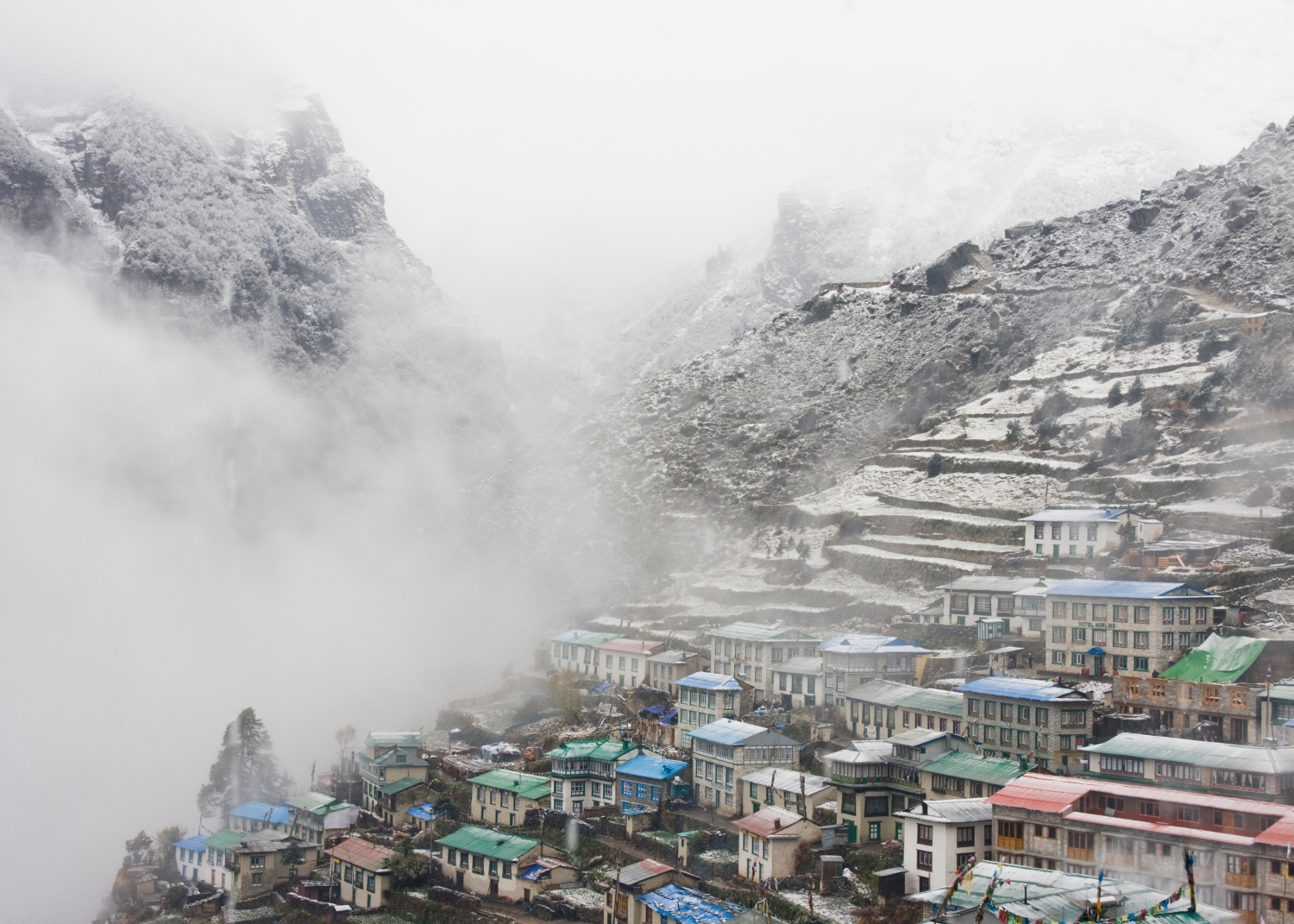 Snow arriving in Namche Bazaar. Image by Ethan Welty / Getty Images.