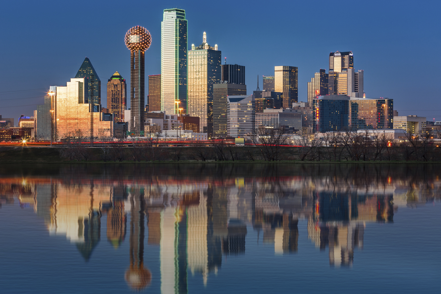Dallas skyline at sunset © Ultima_Gaina / iStock / Getty Images Plus