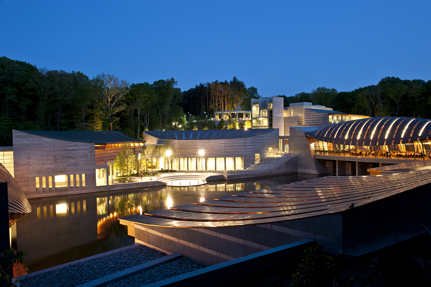 Wander interconnected walkways between galleries at Bentonville's Crystal Bridges of American Art. Image courtesy of Arkansas Department of Parks and Tourism