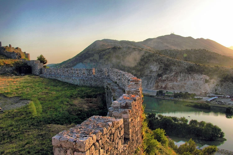 Shkodra’s atmospheric Rozafa Castle. Image by Talha Çakır / CC BY 3.0