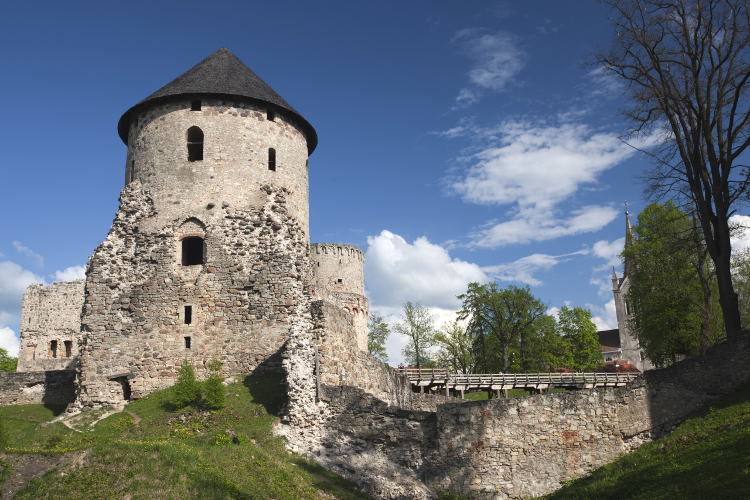 cesis-castle-latvia_750_cs