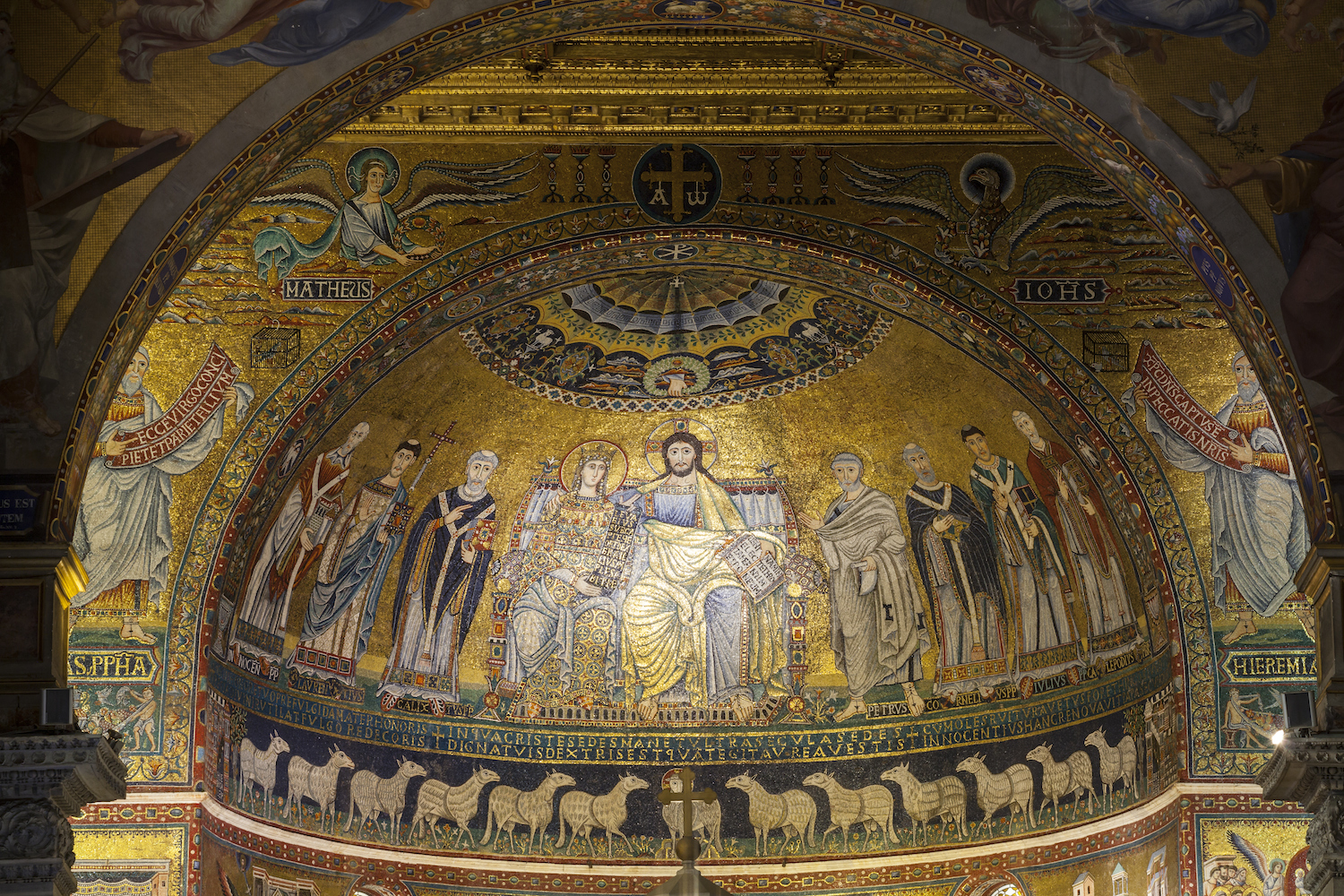 Inside Basilica di Santa Maria.