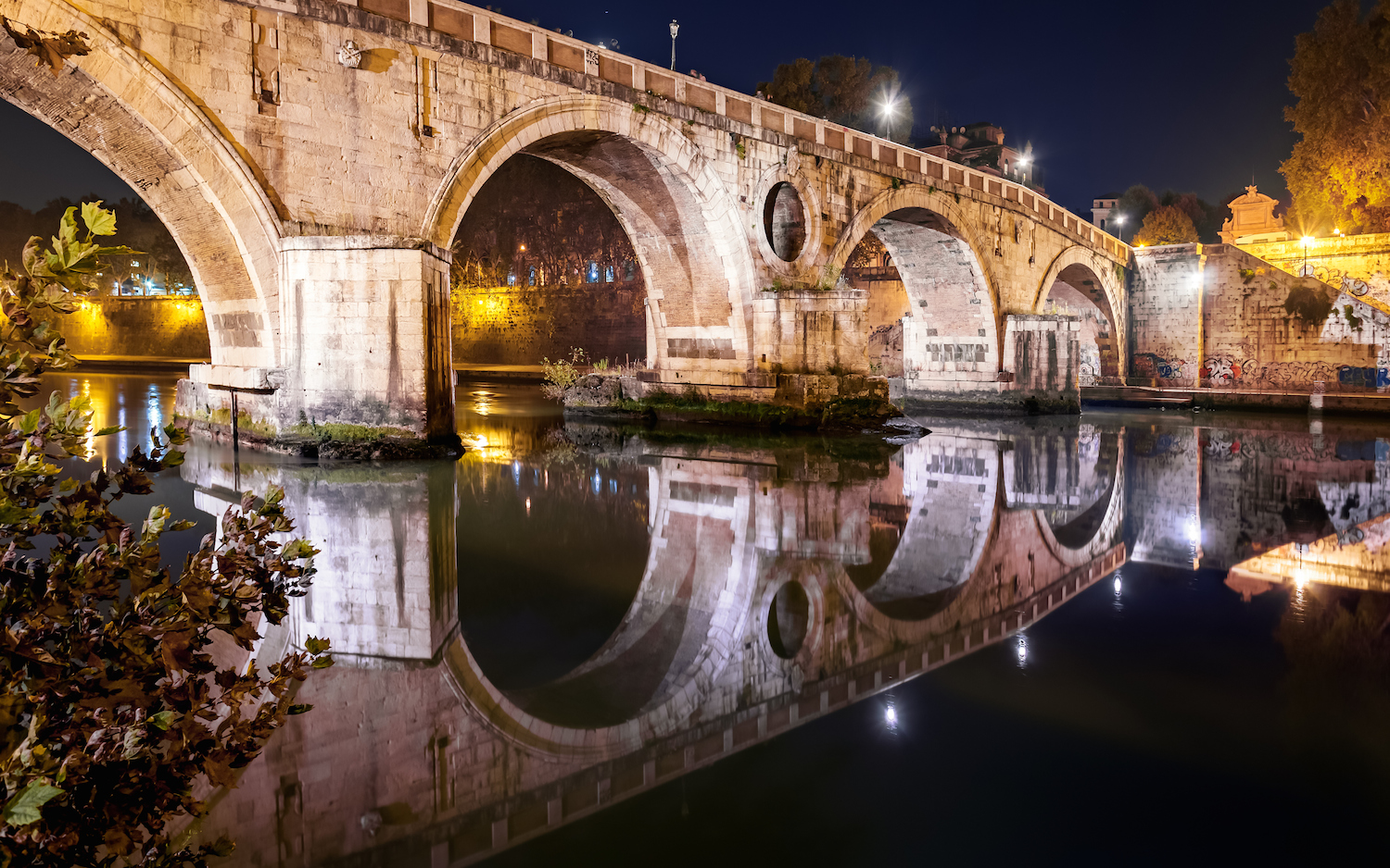 Ponte Sisto at night.